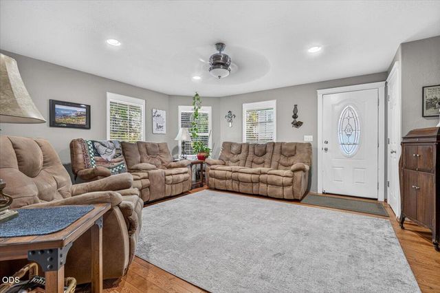 207 Maxwell Place, Central Point, OR 97502
