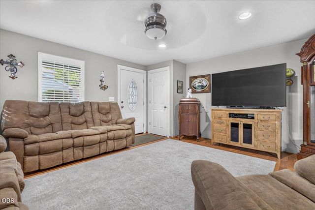 207 Maxwell Place, Central Point, OR 97502