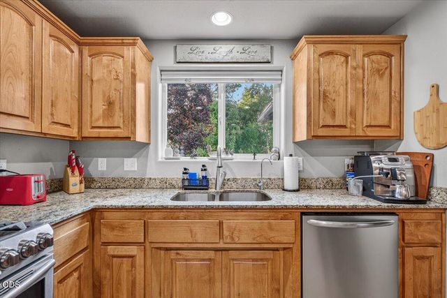 207 Maxwell Place, Central Point, OR 97502