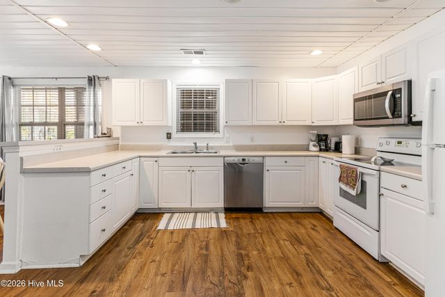 238 NE 35th Street, Oak Island, NC 28465