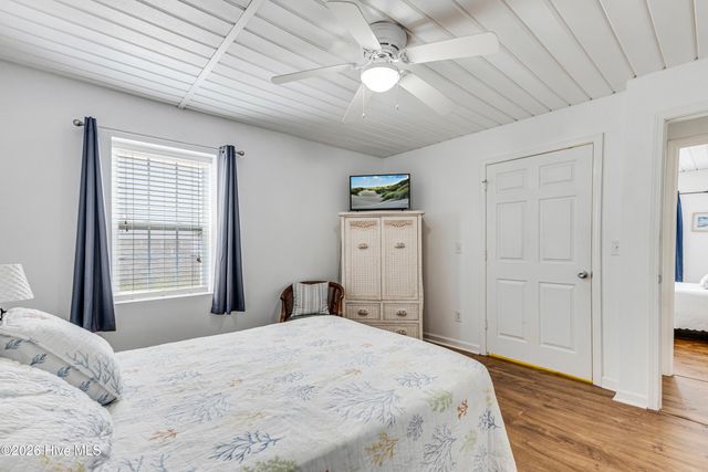 238 NE 35th Street, Oak Island, NC 28465