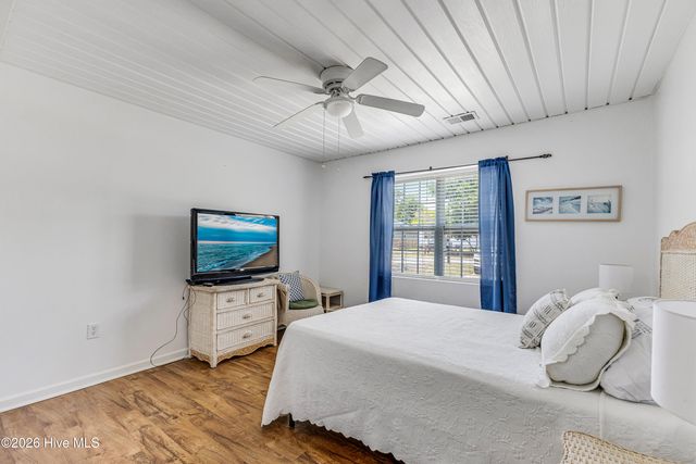 238 NE 35th Street, Oak Island, NC 28465