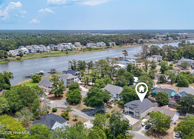 238 NE 35th Street, Oak Island, NC 28465