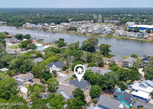 238 NE 35th Street, Oak Island, NC 28465