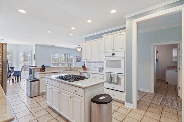 1944 SHEPARDS BUSH LN, Germantown, TN 38139