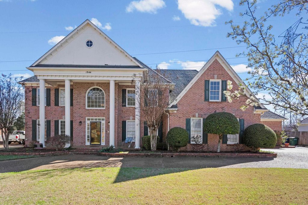 1944 SHEPARDS BUSH LN, Germantown, TN 38139