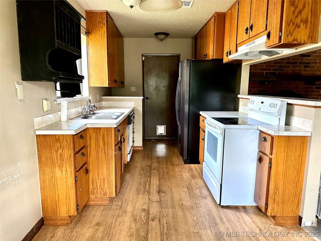 1931 Green Meadows Drive, Mcalester, OK 74501