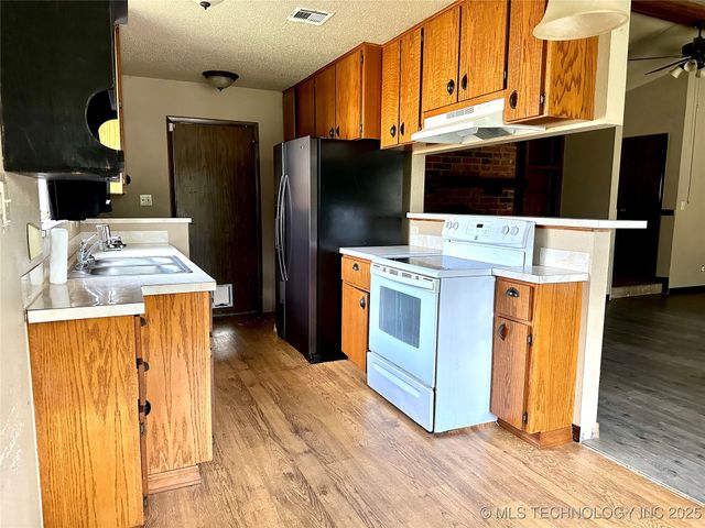 1931 Green Meadows Drive, Mcalester, OK 74501