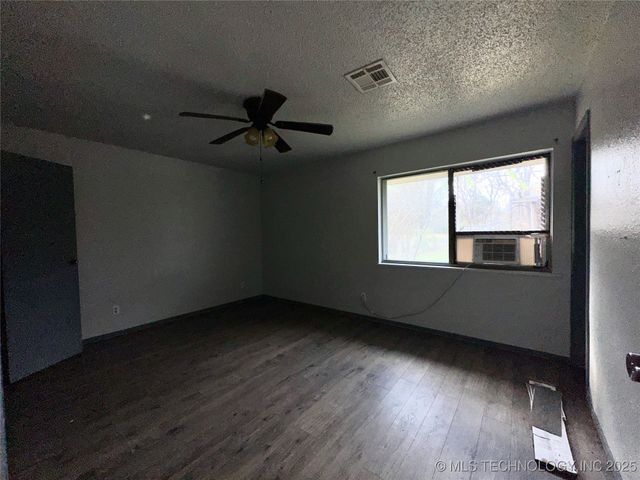 1931 Green Meadows Drive, Mcalester, OK 74501