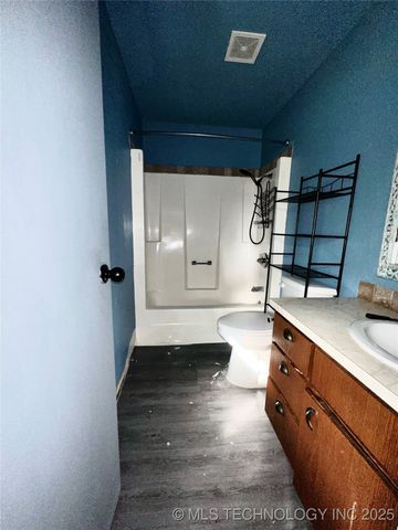 1931 Green Meadows Drive, Mcalester, OK 74501