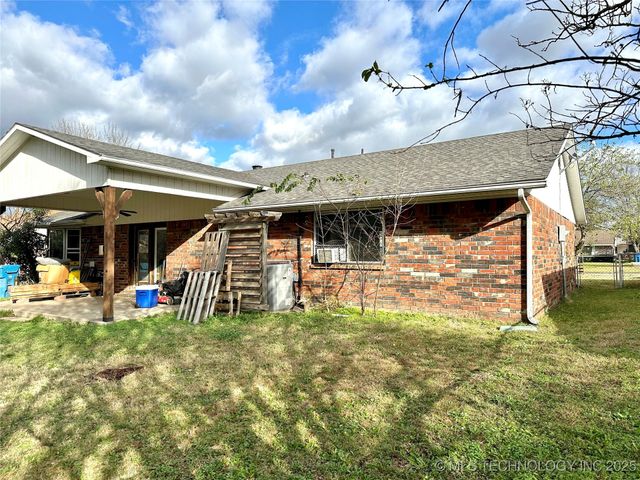 1931 Green Meadows Drive, Mcalester, OK 74501