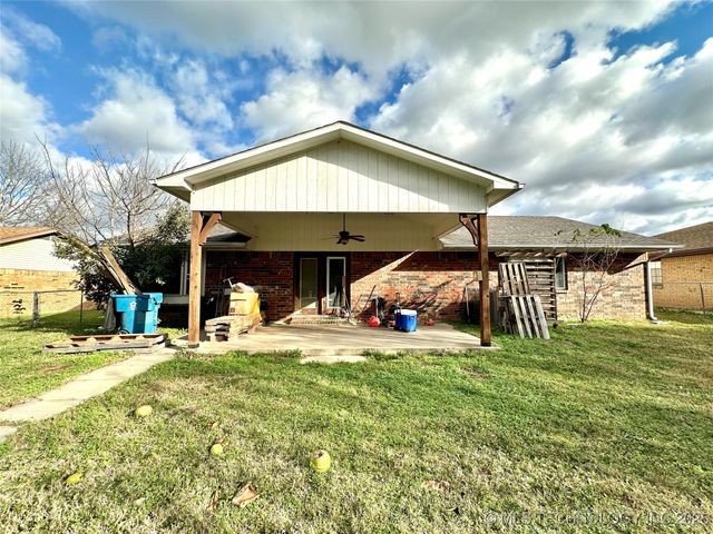 1931 Green Meadows Drive, Mcalester, OK 74501