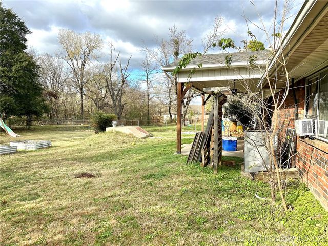 1931 Green Meadows Drive, Mcalester, OK 74501