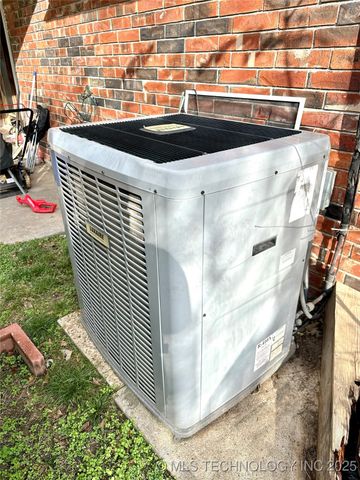 1931 Green Meadows Drive, Mcalester, OK 74501