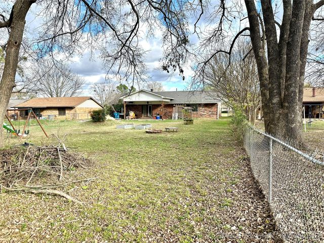 1931 Green Meadows Drive, Mcalester, OK 74501
