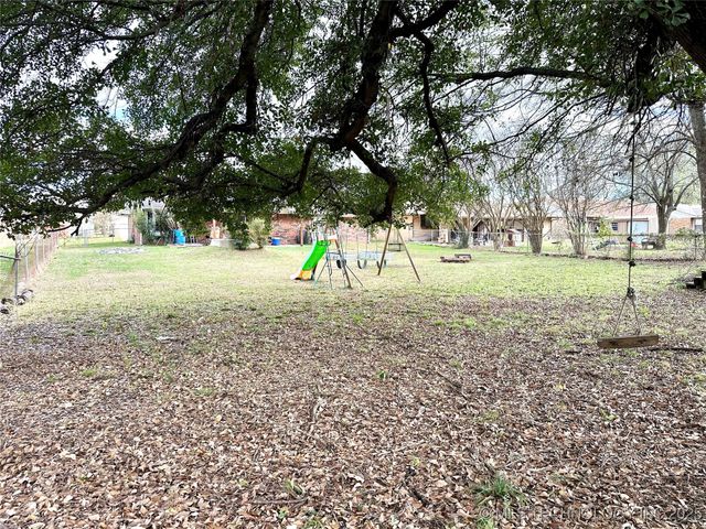 1931 Green Meadows Drive, Mcalester, OK 74501