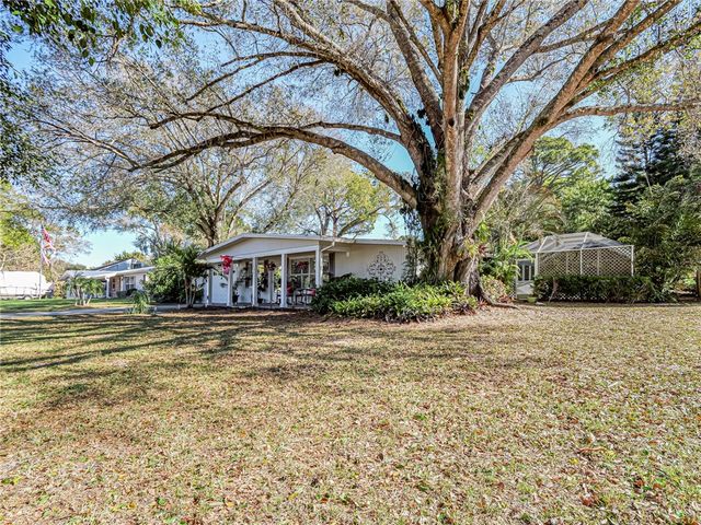 2636 52nd Avenue, Vero Beach, FL 32966