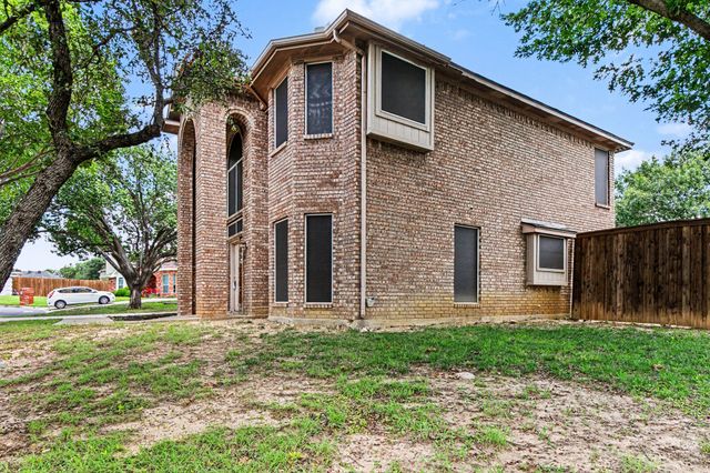 7654 Moss Court, North Richland Hills, TX 76182
