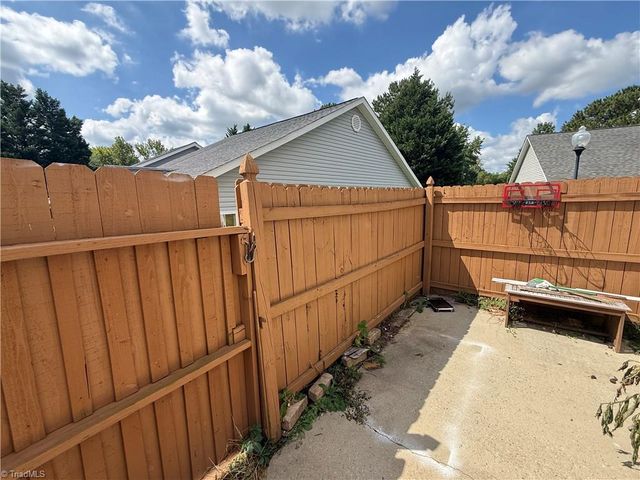 7 Portside Court, Greensboro, NC 27406