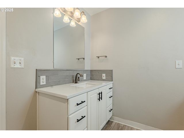 835 WYNOOSKI St, Newberg, OR 97132