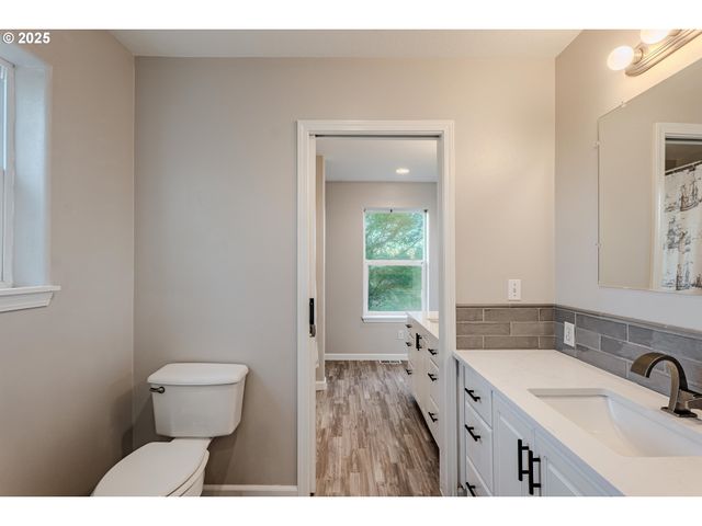 835 WYNOOSKI St, Newberg, OR 97132