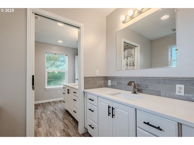 835 WYNOOSKI St, Newberg, OR 97132