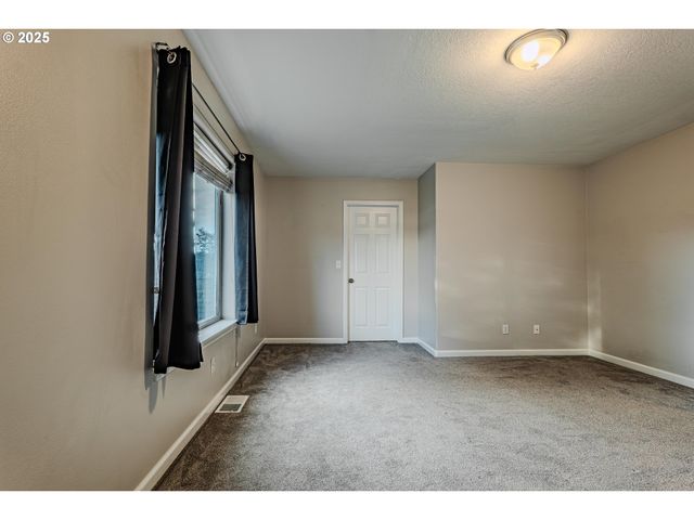 835 WYNOOSKI St, Newberg, OR 97132