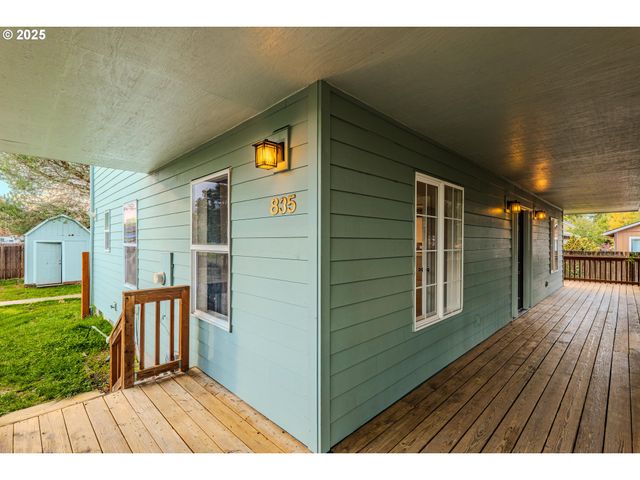 835 WYNOOSKI St, Newberg, OR 97132