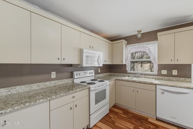 122 Springhollow Drive, Cohoes, NY 12047