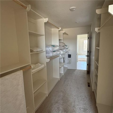 2002 SE Oak Ridge Drive, Oak Grove, MO 64075