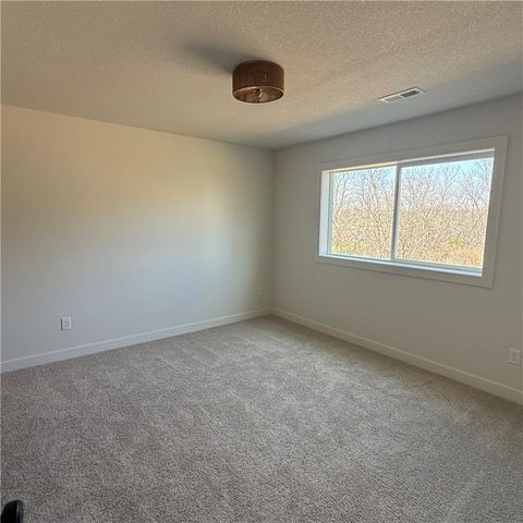 2002 SE Oak Ridge Drive, Oak Grove, MO 64075