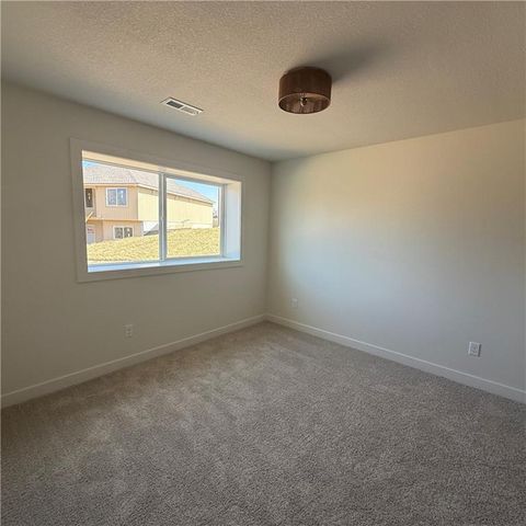 2002 SE Oak Ridge Drive, Oak Grove, MO 64075