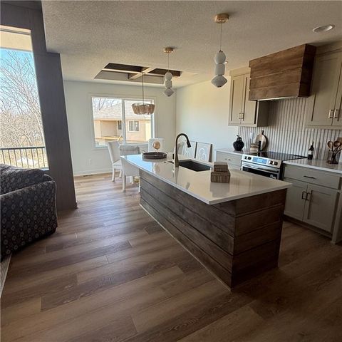 2002 SE Oak Ridge Drive, Oak Grove, MO 64075