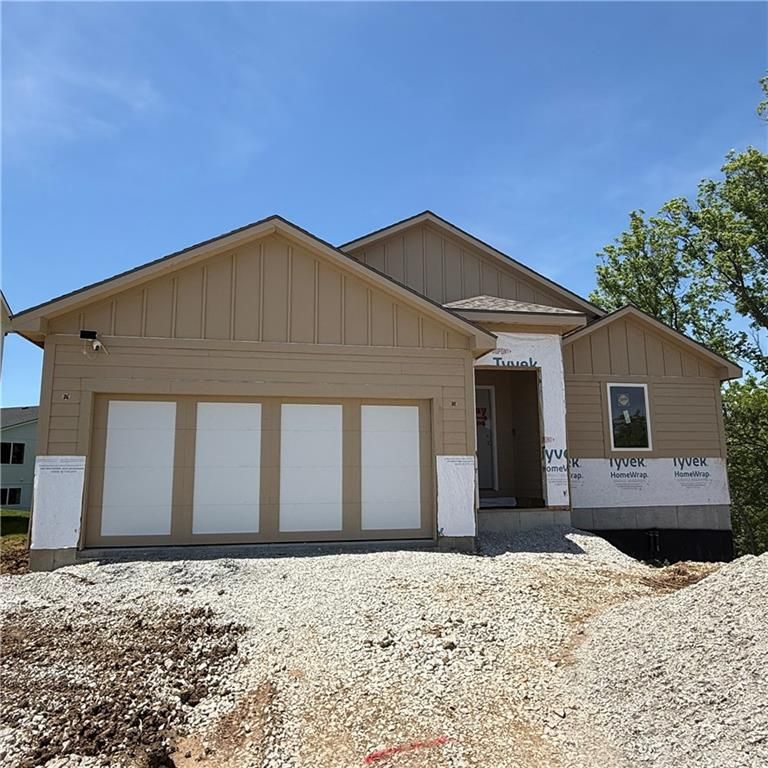 2002 SE Oak Ridge Drive, Oak Grove, MO 64075
