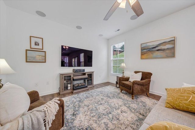 2130 Kings Walk DR, Roanoke, VA 24012