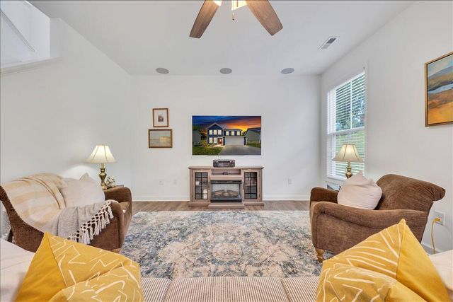 2130 Kings Walk DR, Roanoke, VA 24012