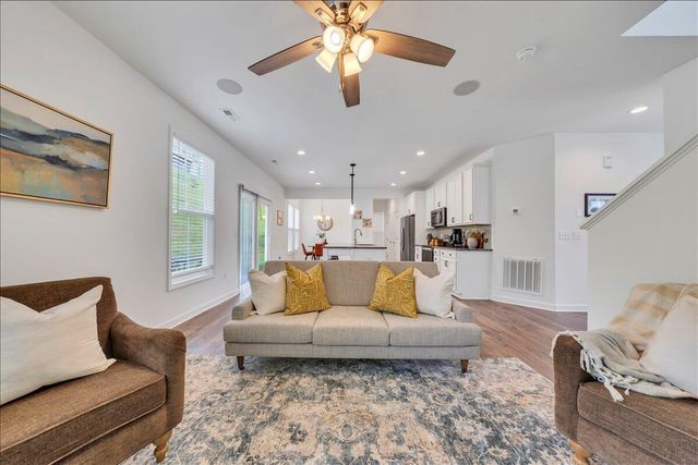 2130 Kings Walk DR, Roanoke, VA 24012