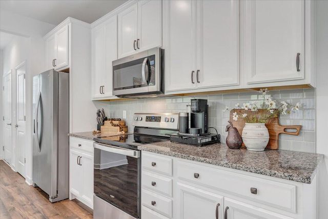 2130 Kings Walk DR, Roanoke, VA 24012