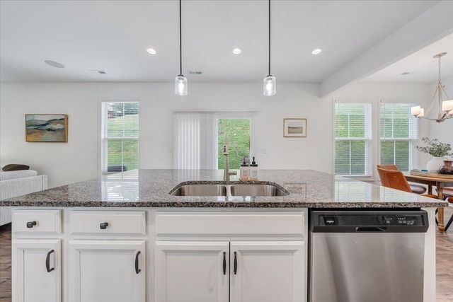 2130 Kings Walk DR, Roanoke, VA 24012