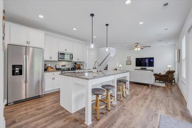 2130 Kings Walk DR, Roanoke, VA 24012