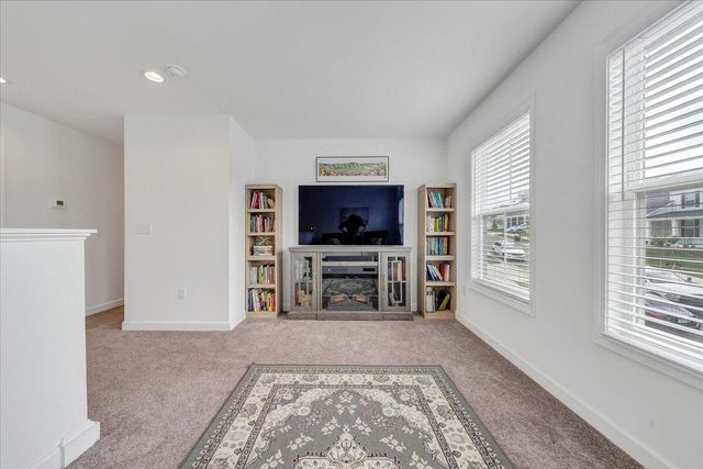 2130 Kings Walk DR, Roanoke, VA 24012