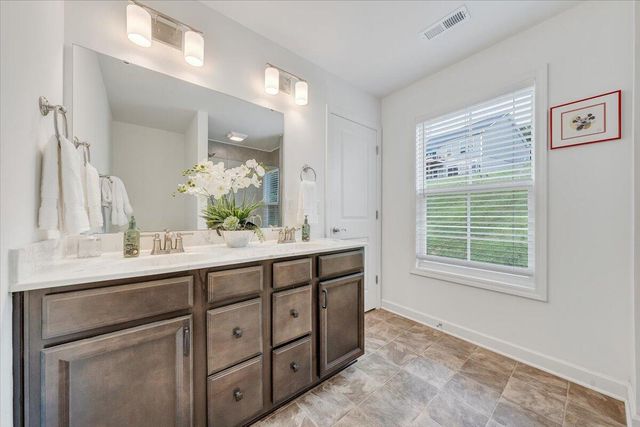 2130 Kings Walk DR, Roanoke, VA 24012