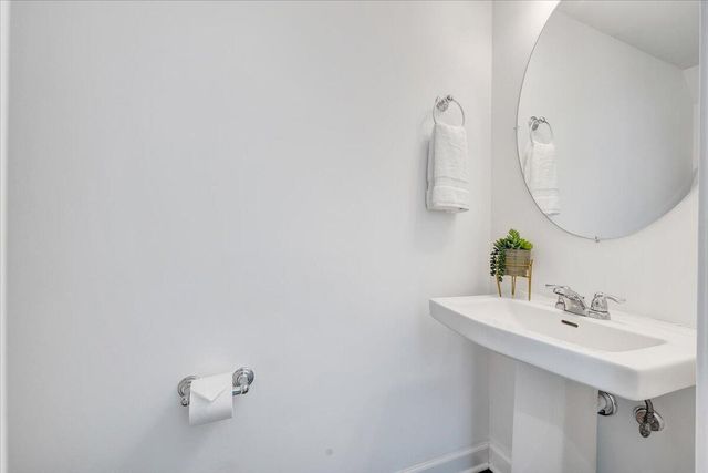 2130 Kings Walk DR, Roanoke, VA 24012