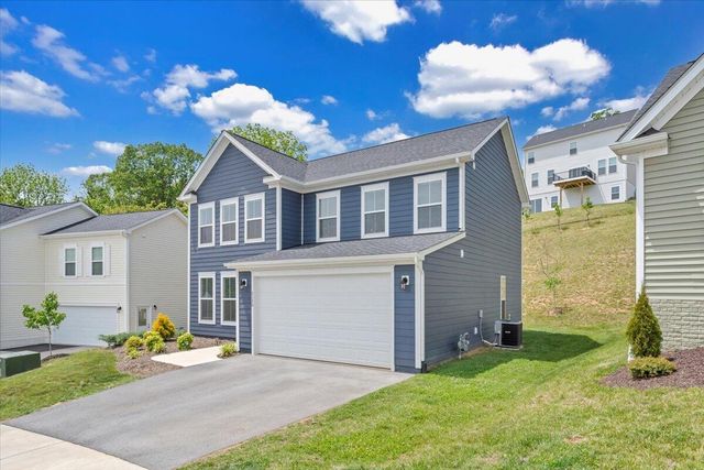 2130 Kings Walk DR, Roanoke, VA 24012