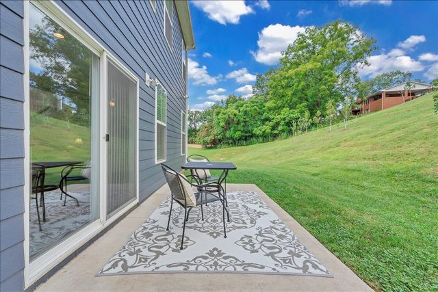 2130 Kings Walk DR, Roanoke, VA 24012