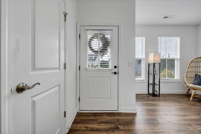 2130 Kings Walk DR, Roanoke, VA 24012