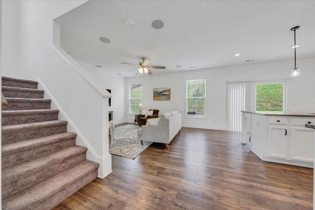 2130 Kings Walk DR, Roanoke, VA 24012