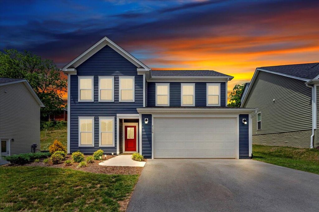 2130 Kings Walk DR, Roanoke, VA 24012