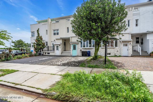 8 Deal Lake Court, Asbury Park, NJ 07712