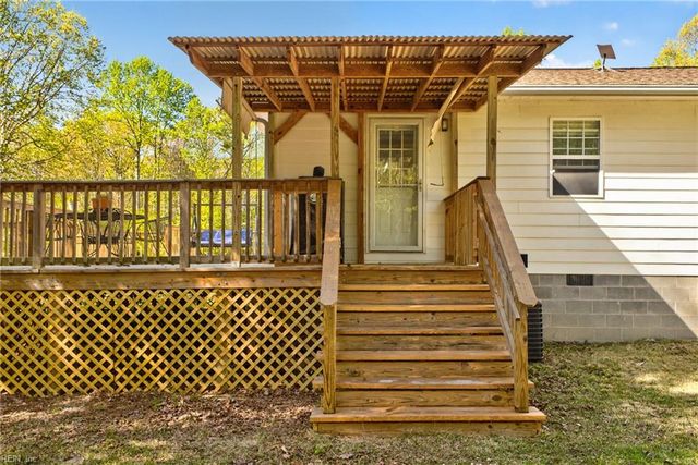 8086 Beaver Pond RD, Gloucester, VA 23061
